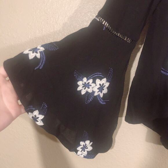 Nordstrom Sun & Shadow Floral Bell Long Sleeve Black Goth Boho Blouse Top - Picture 2 of 7